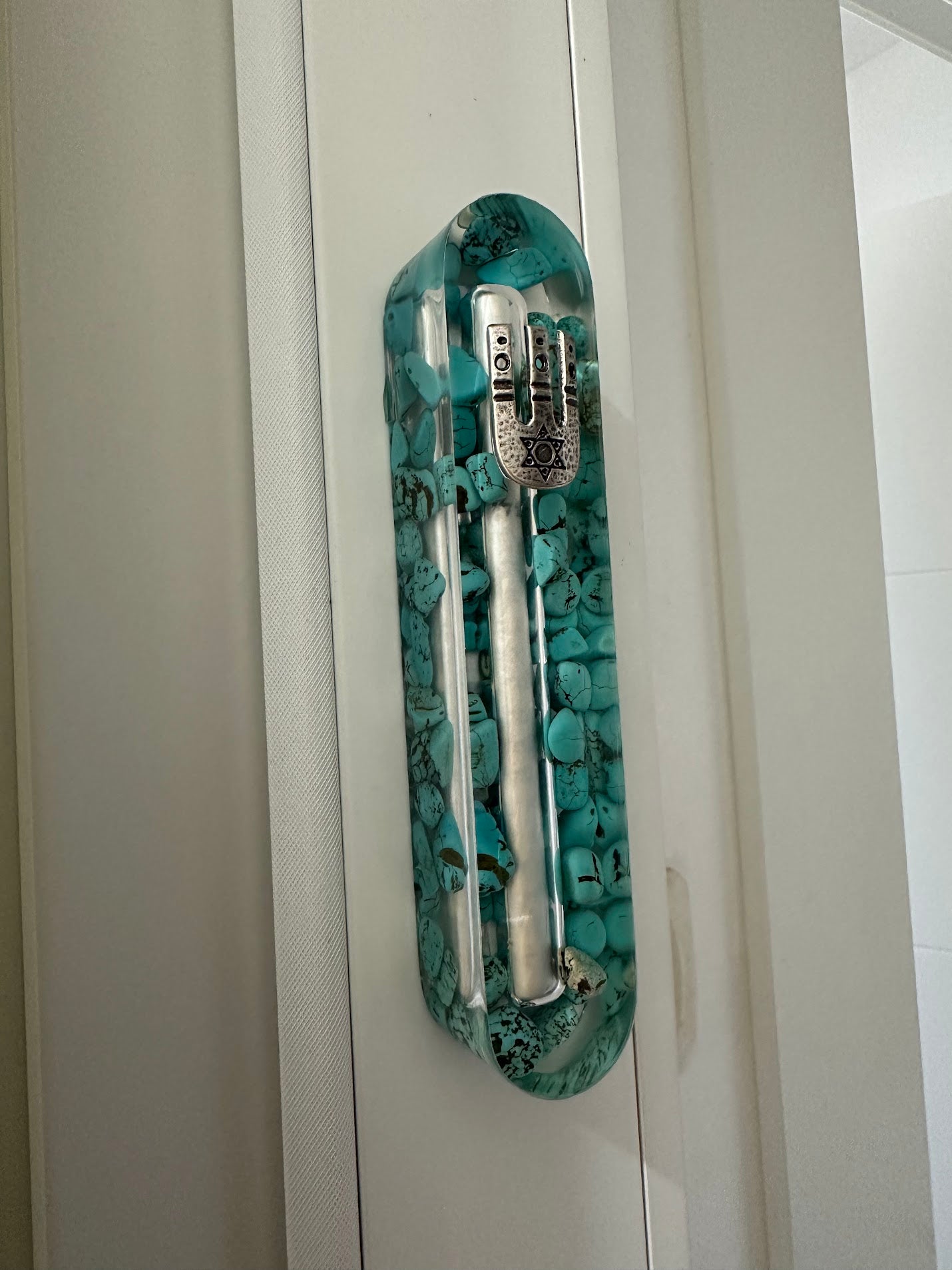 מזוזה עגולה קלף 15 ס"מ קריסטלים טורקיז